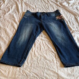 Elegant Blue Cropped Jeans